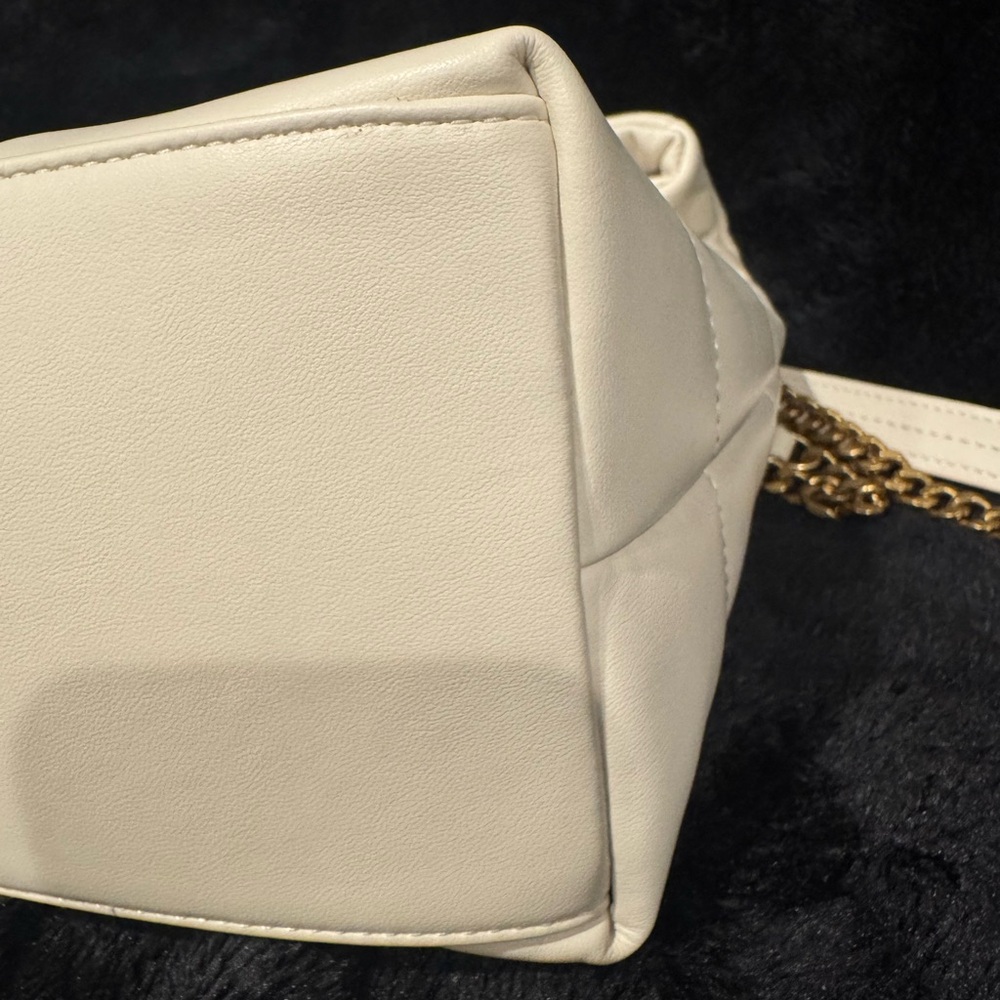 Yves Saint Laurent LouLou Puffer Medium in Blanc Vintage. - Picture 8 of 11